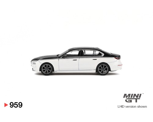 Mini GT #959 BMW i7 xDrive60 Alpine White Black Sapphire MGT00959