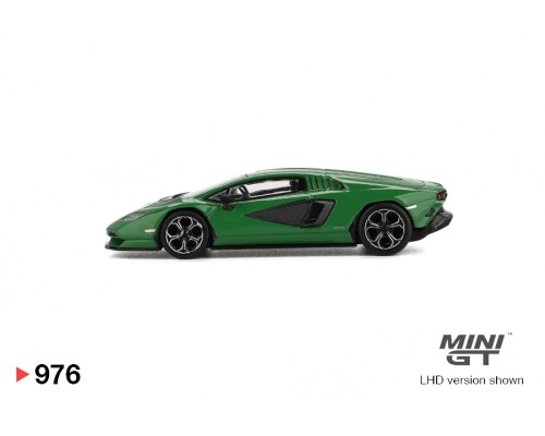 Mini GT #976 Lamborghini Countach LPI 800-4 Verde Medio MGT00976